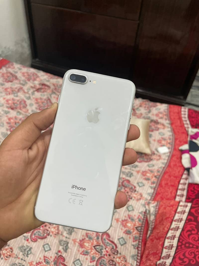 Apple iPhone 8 Plus 1