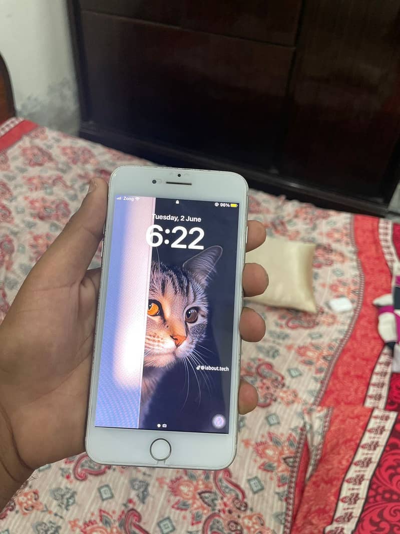 Apple iPhone 8 Plus 2