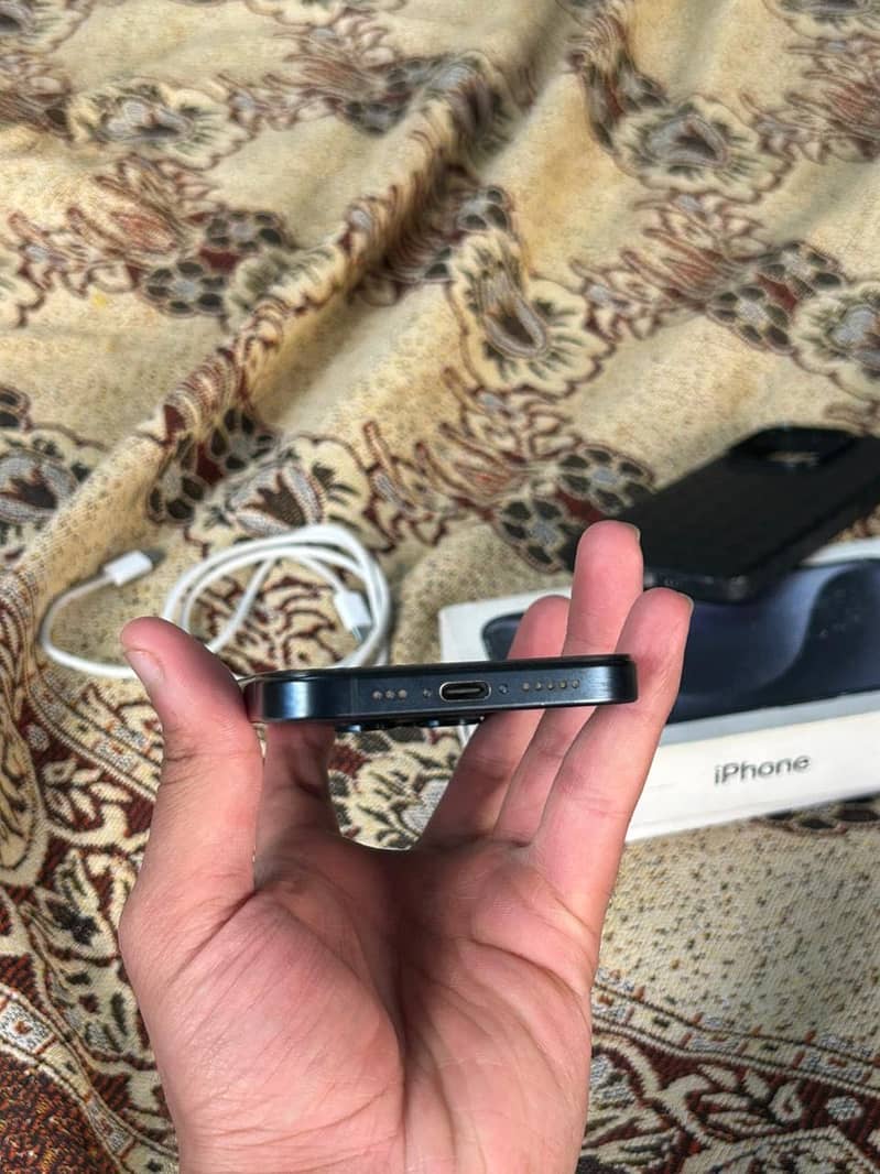 Apple iPhone 15 Pro 4