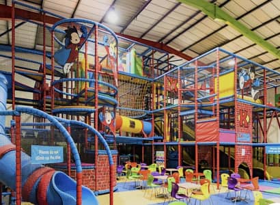 Indoor play area supervisor