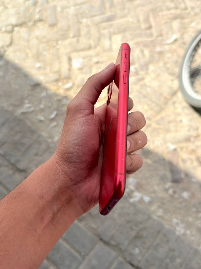 Apple iPhone 11 4