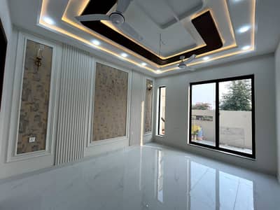10 Marla Ultra Modern & Luxurious House in Royal Orchid Multan