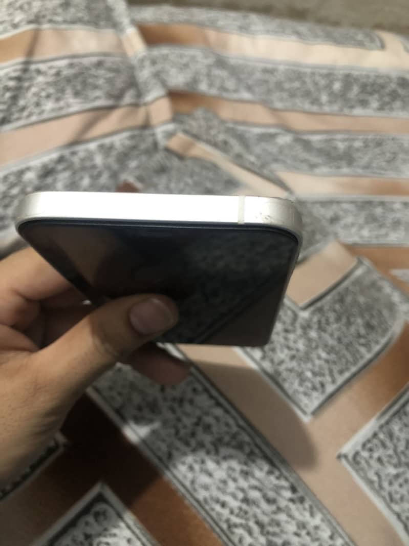 Apple iPhone 12 4
