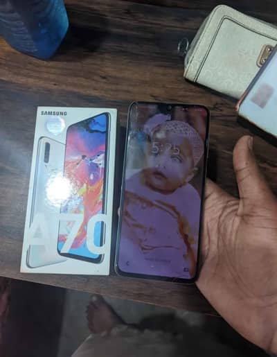 Samsung Mobile A70