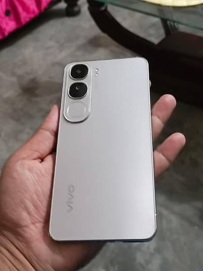 Vivo Y200.8gb ram 256 momery originall accessories