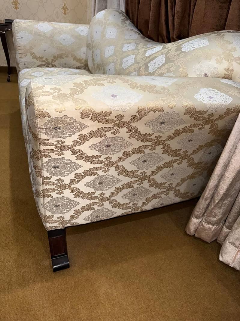 2 seater sofa 5