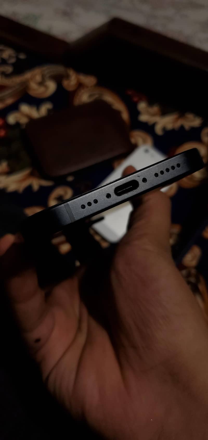 Apple iPhone 16e 3