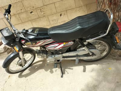 express 2025 model bohat achi new condition main gari hai