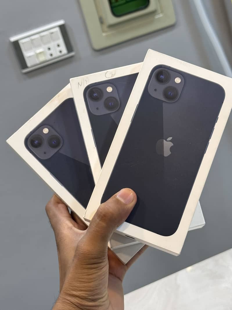 Apple iPhone 13 0