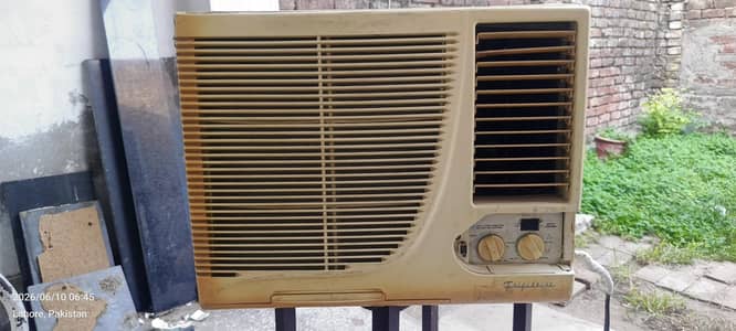 Excellent condition windows AC 0.75 ton for sale