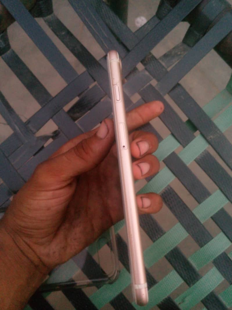 Apple iPhone 7 Plus 1