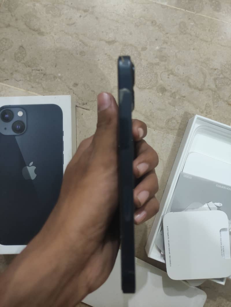 Apple iPhone 13 5