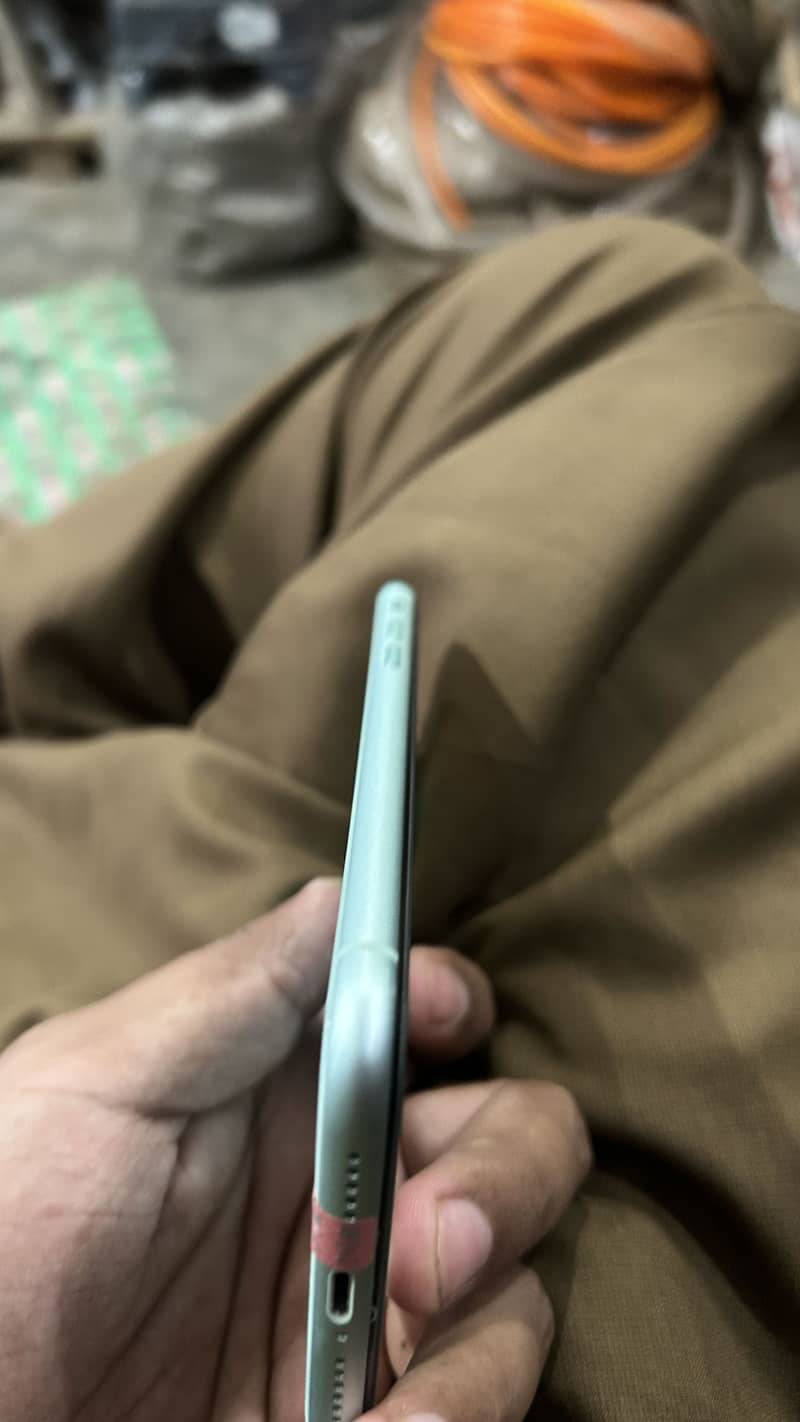 Apple iPhone 11 0