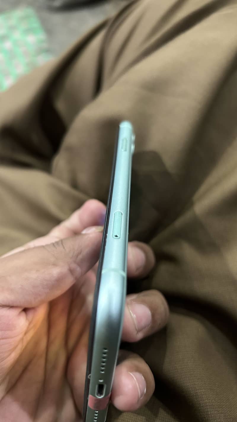 Apple iPhone 11 3