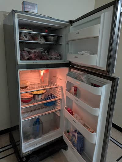 Dawlance Frige/Refrigerator Extra Large Size