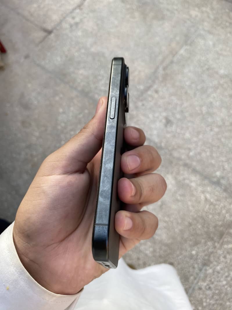 iPhone 15 Pro 3