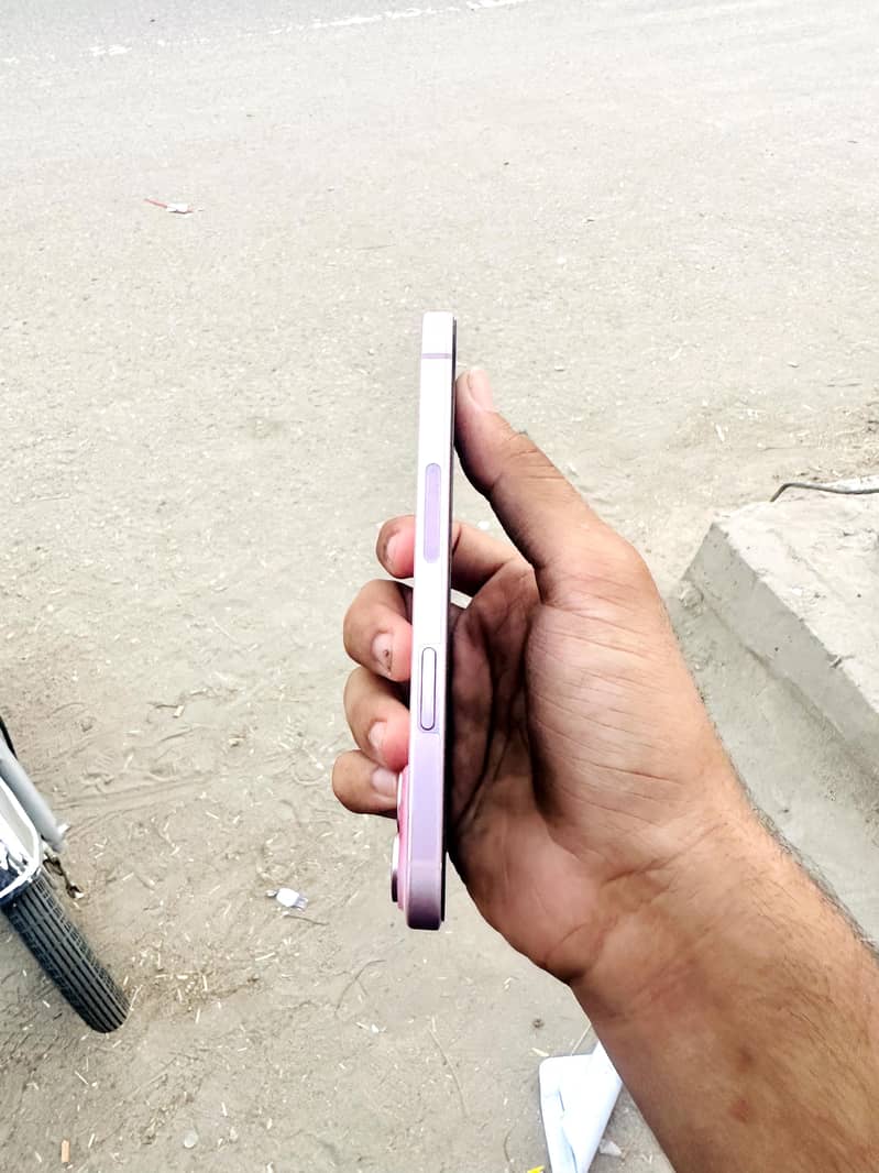 Apple iPhone 15 4