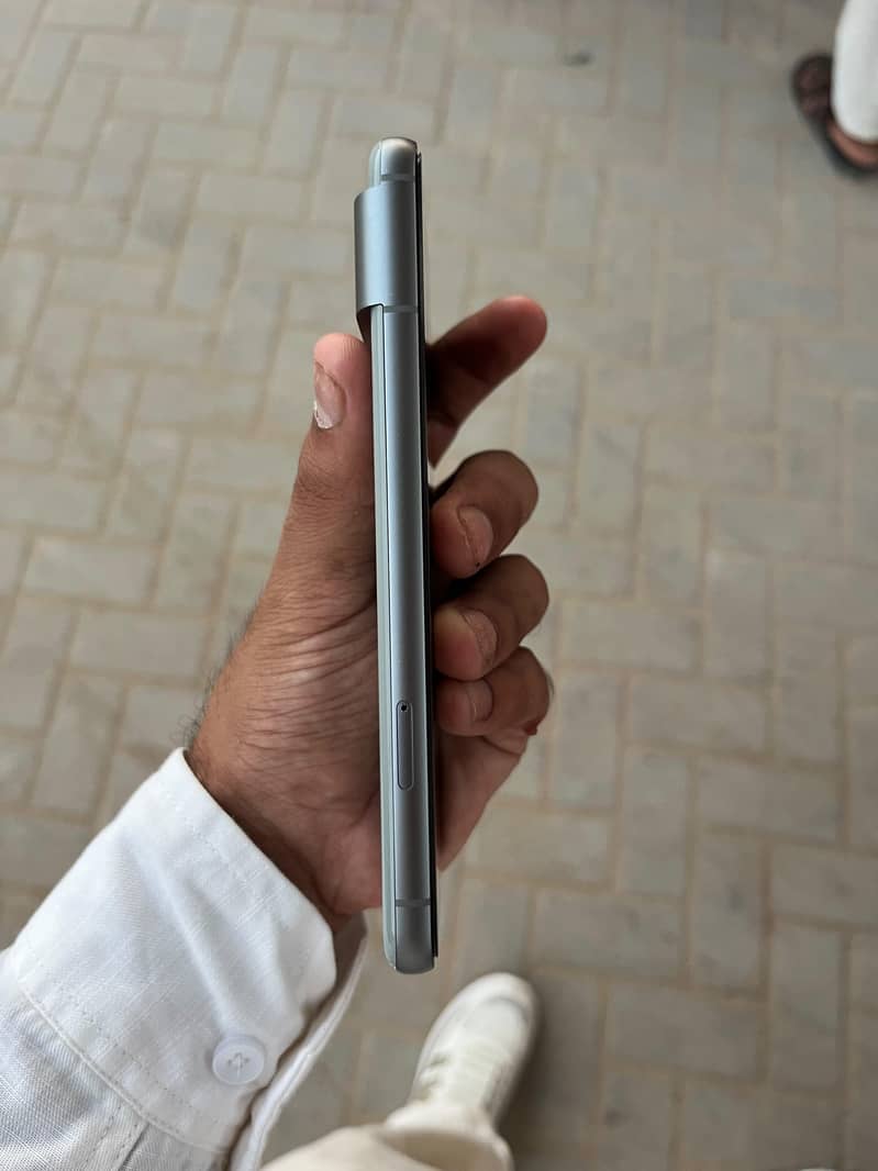 Google Pixel 8 4