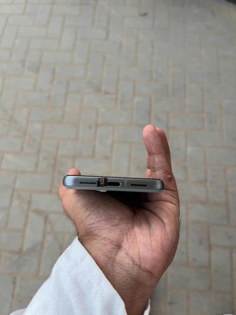Google Pixel 8 5