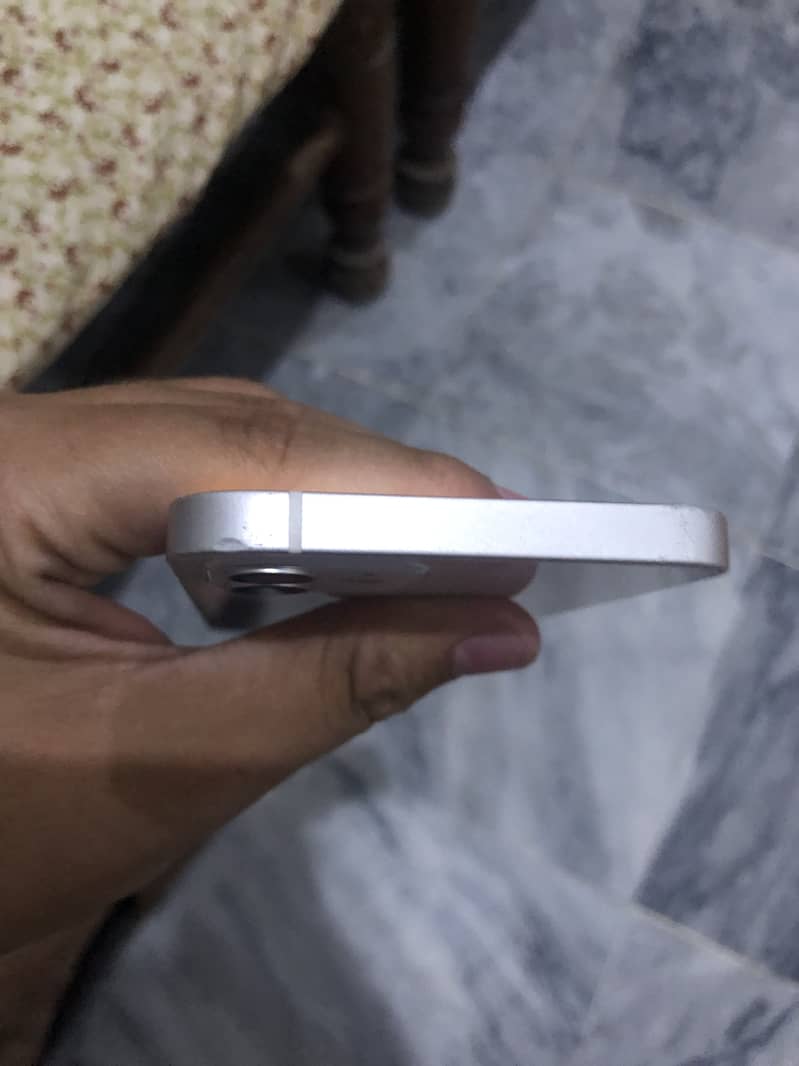 Apple iPhone 12 3
