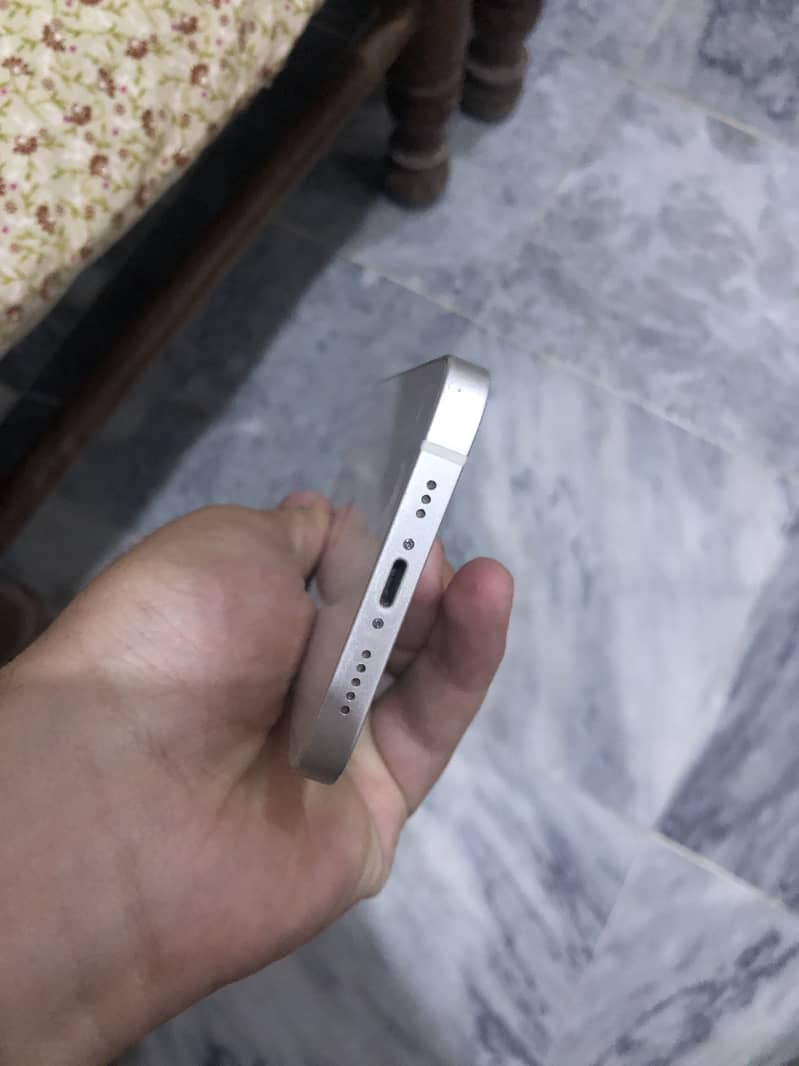 Apple iPhone 12 4