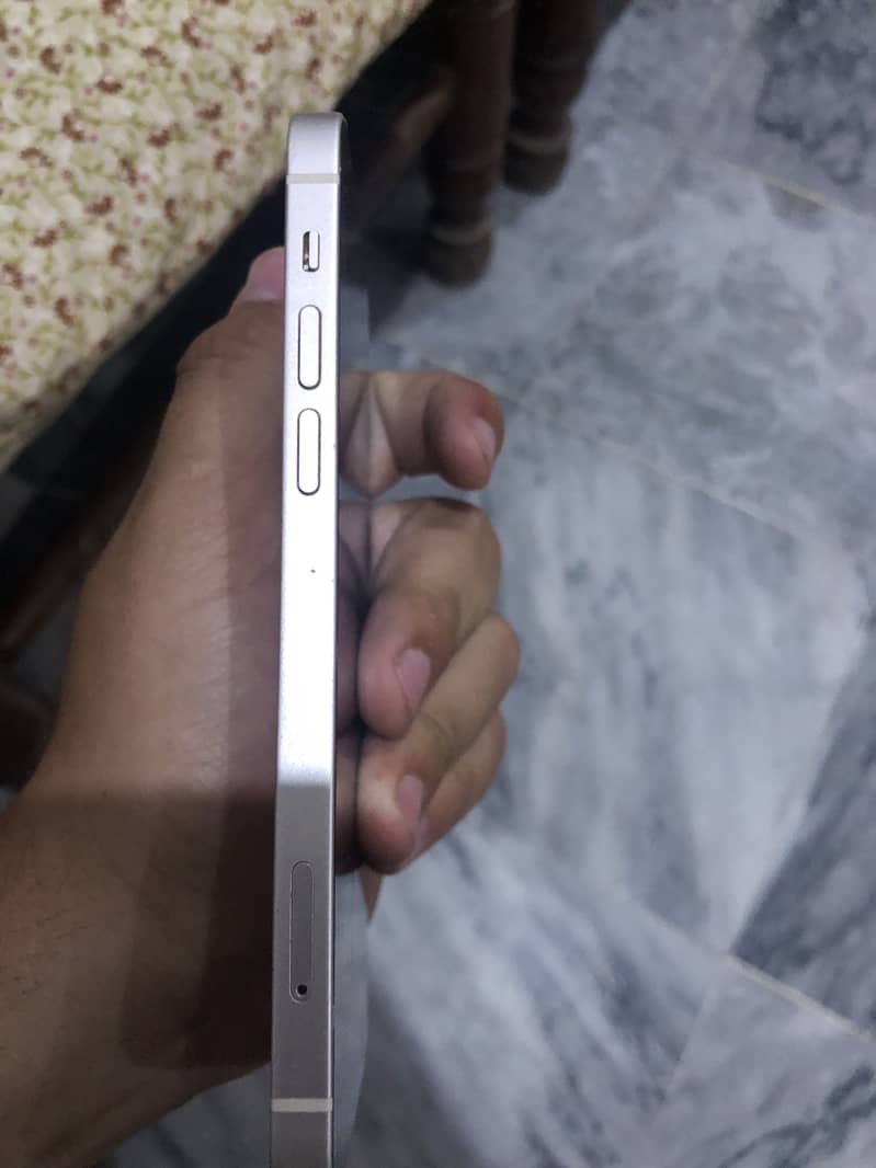 Apple iPhone 12 5