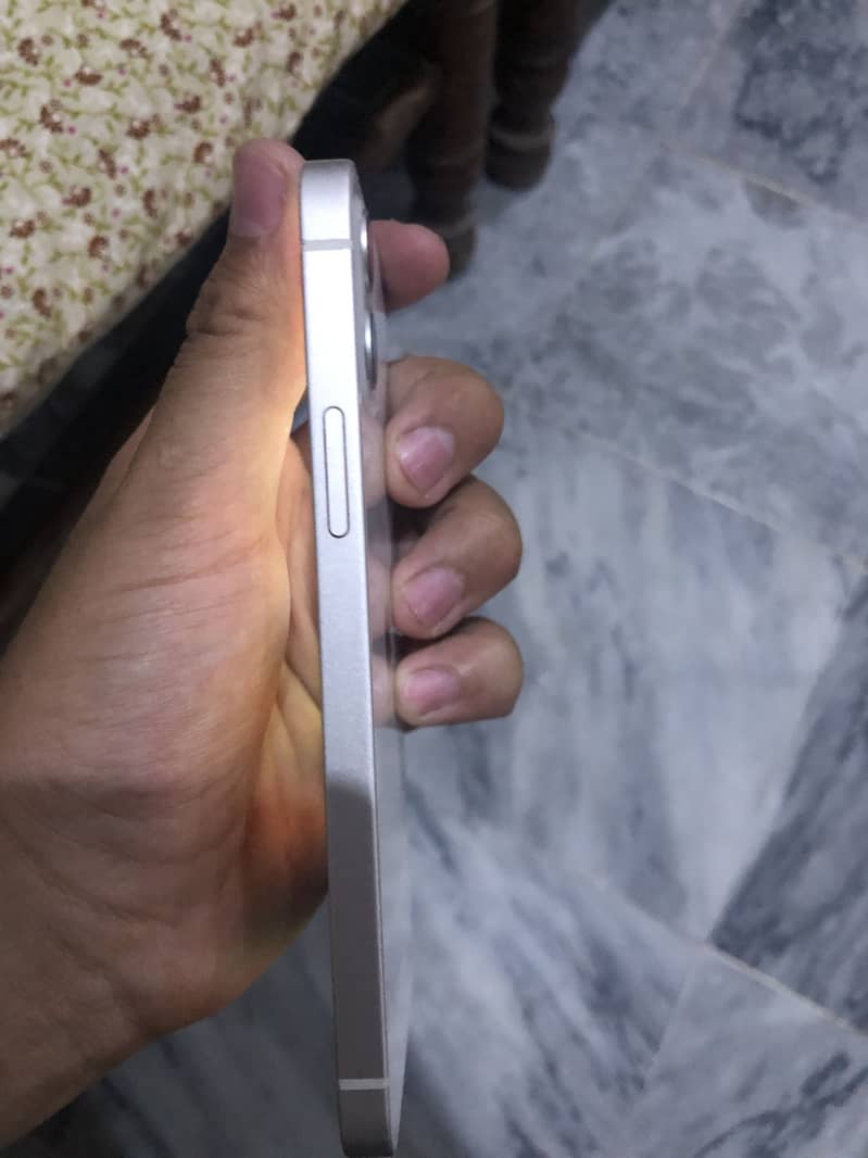 Apple iPhone 12 6