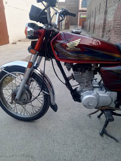 Honda 125 is number per call Karen ( 03201171196)