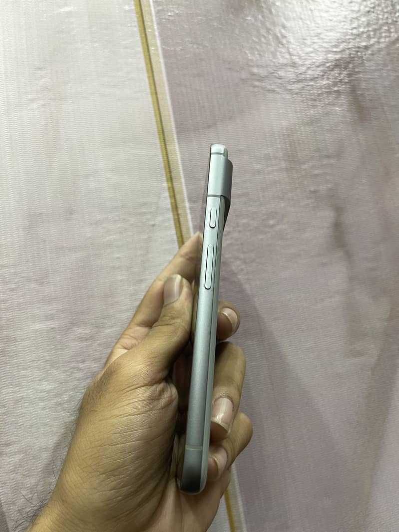 Google Pixel 8 4
