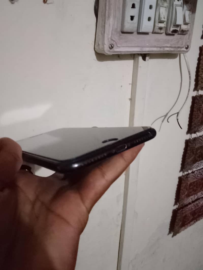 Apple iPhone 7 Plus 5