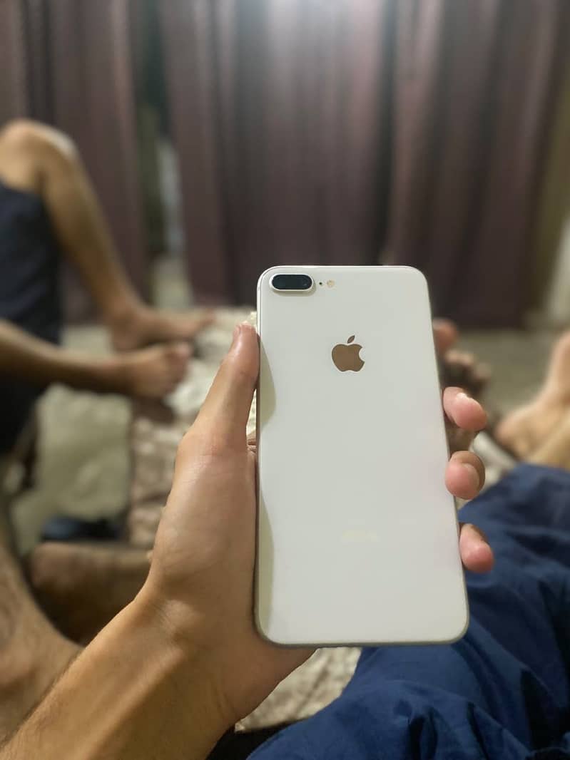 Apple iPhone 8 Plus 0