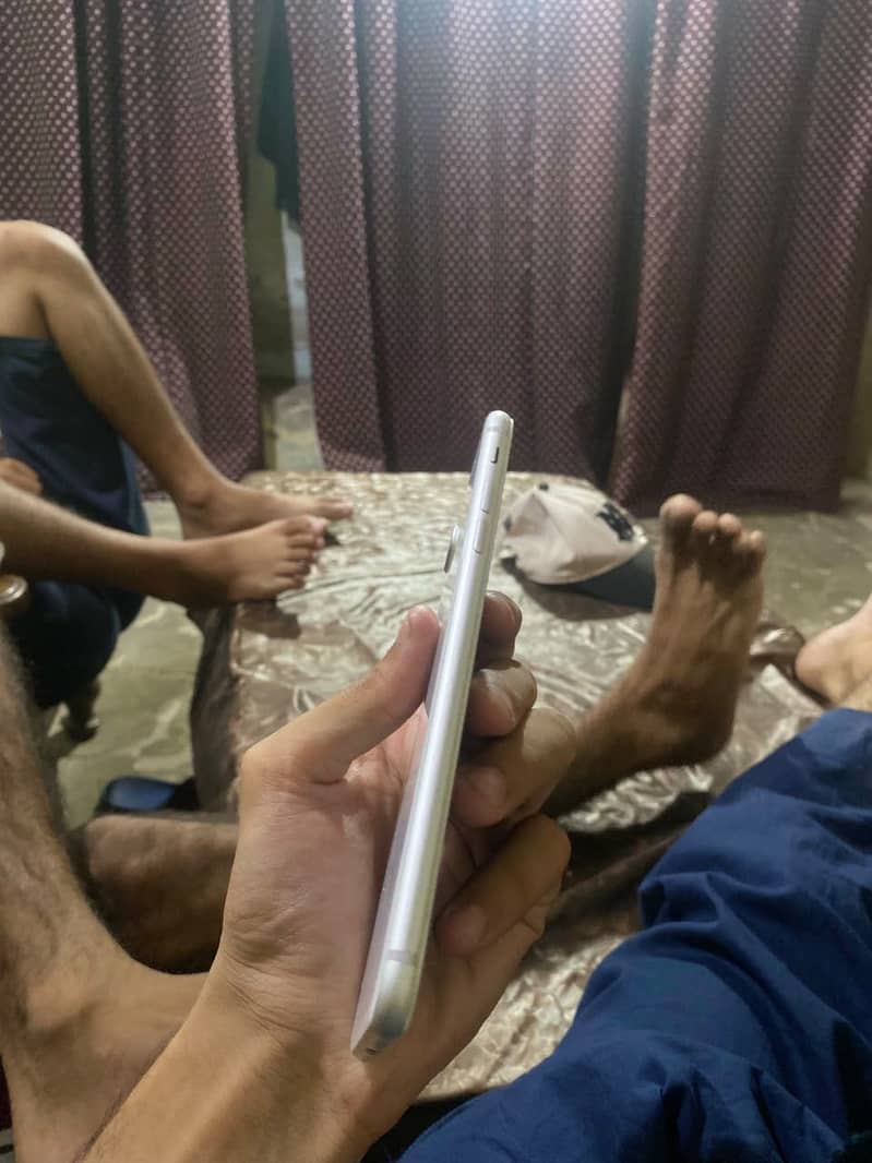 Apple iPhone 8 Plus 1