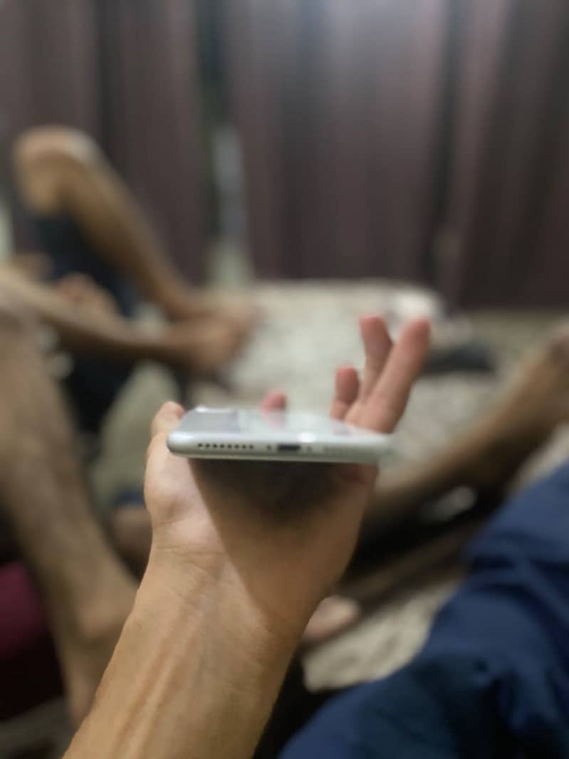 Apple iPhone 8 Plus 2