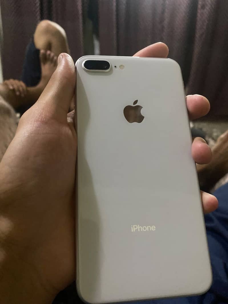 Apple iPhone 8 Plus 3