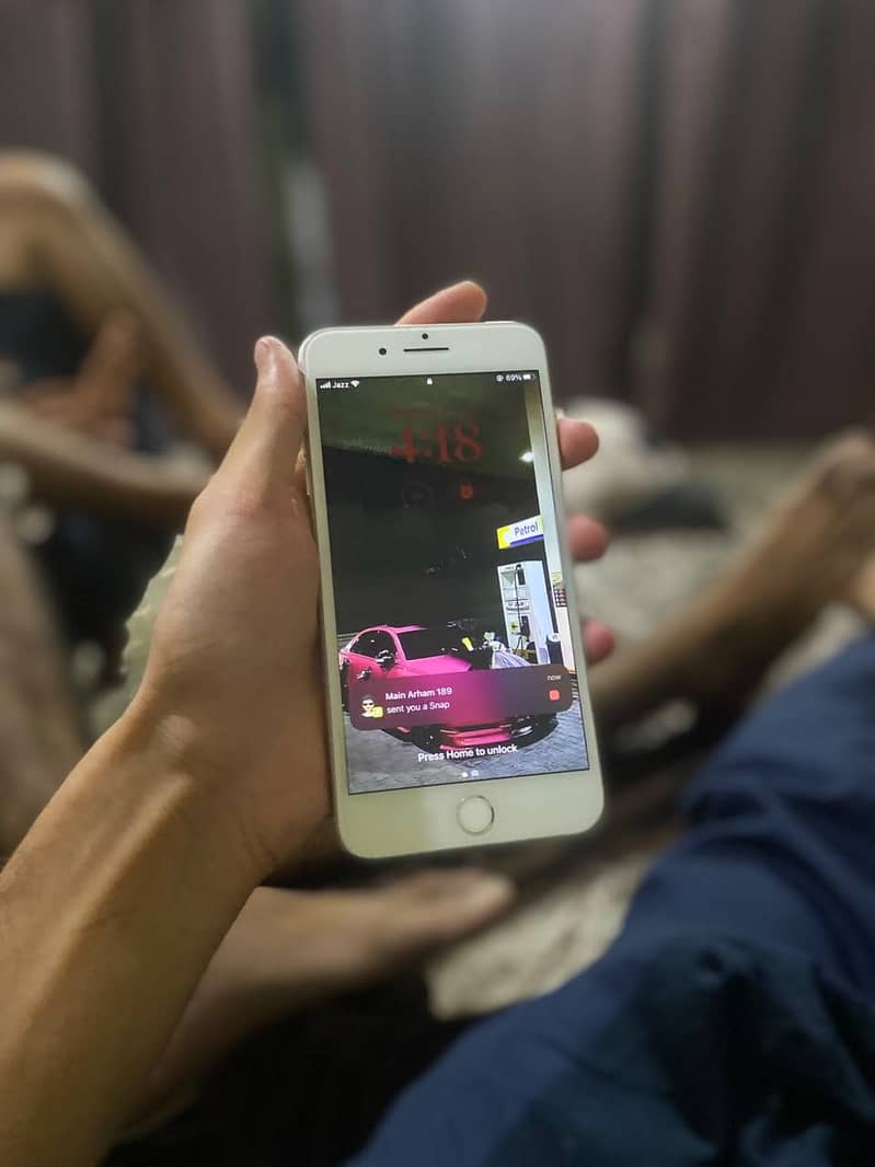 Apple iPhone 8 Plus 4