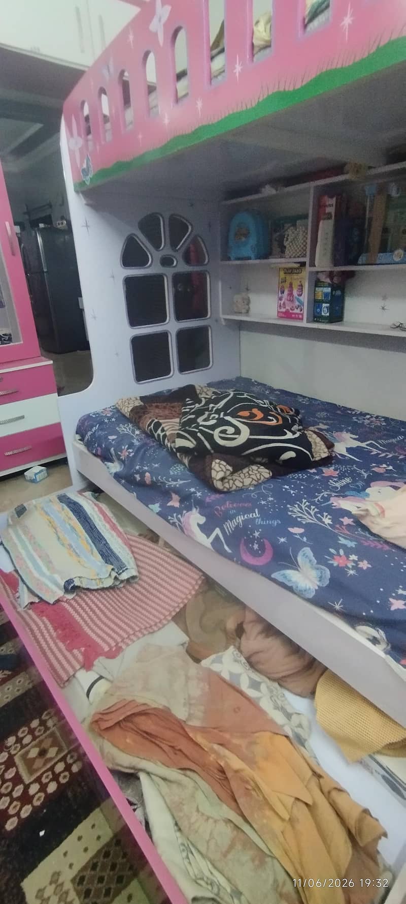 Bunker bed+study table+chair 1