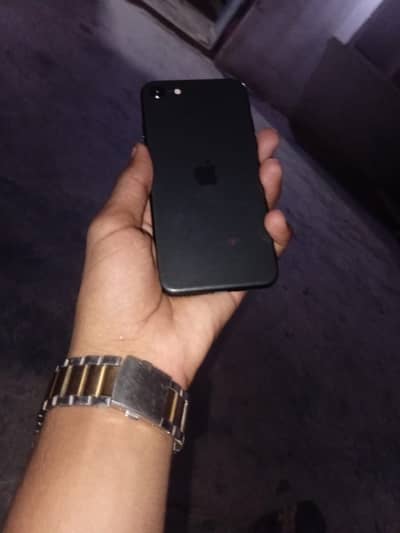 Apple iPhone SE