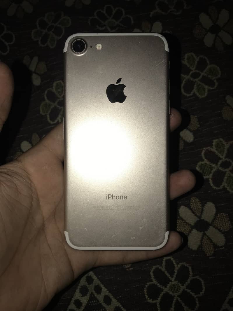 Apple iPhone 7 0