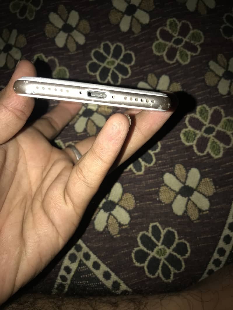 Apple iPhone 7 4