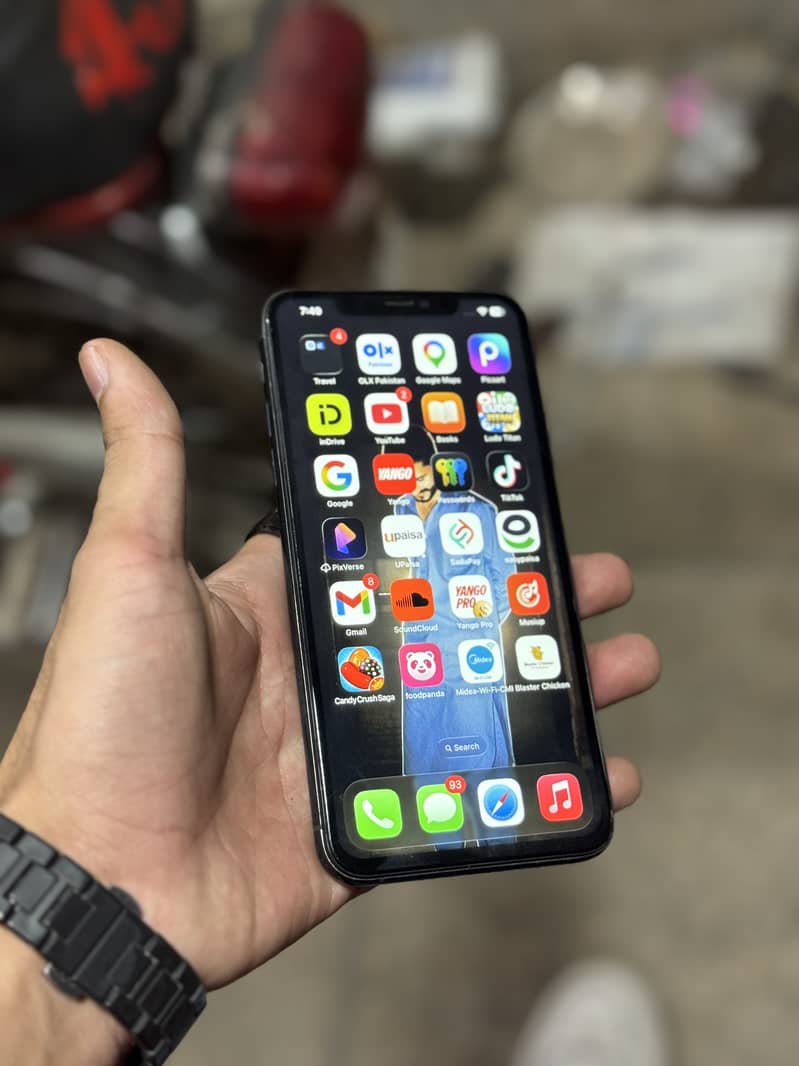 Apple iPhone 11 Pro Max 1