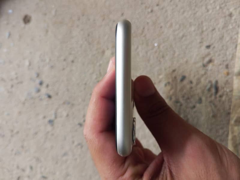 Apple iPhone 11 0