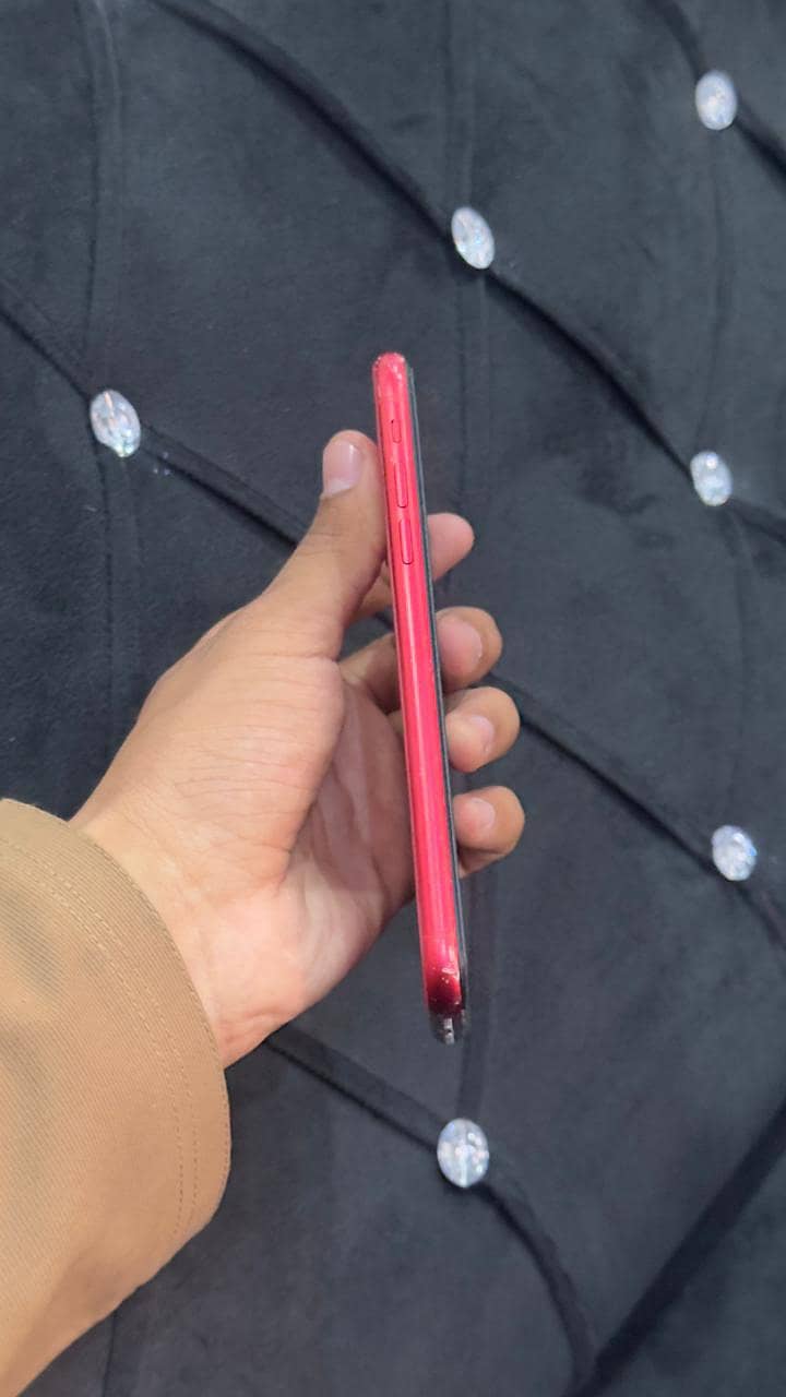 Apple iPhone 11 4