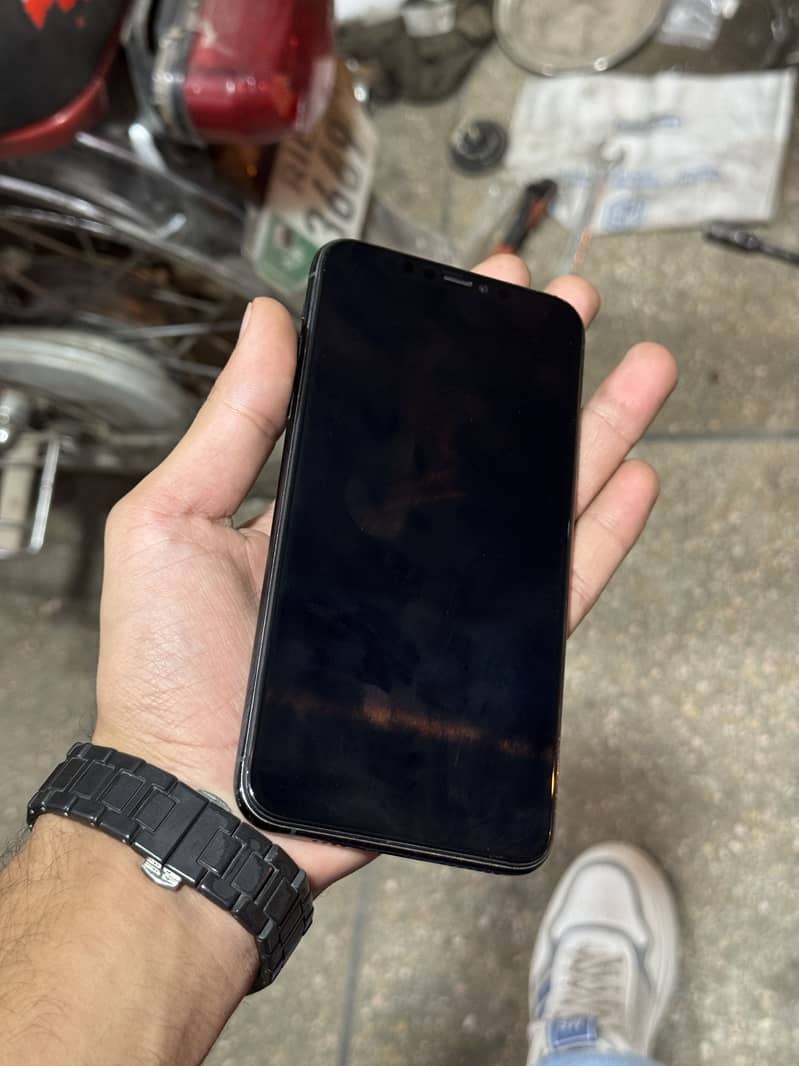 Apple iPhone 11 Pro Max 4