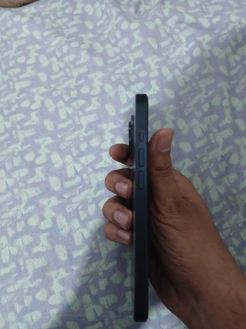 Apple iPhone 14 3