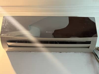 Ac acha Hai good condition mein hai