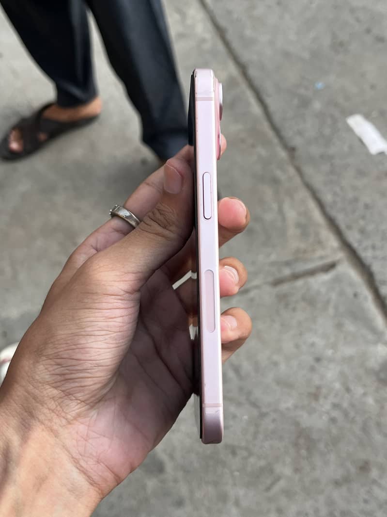 Apple iPhone 15 3