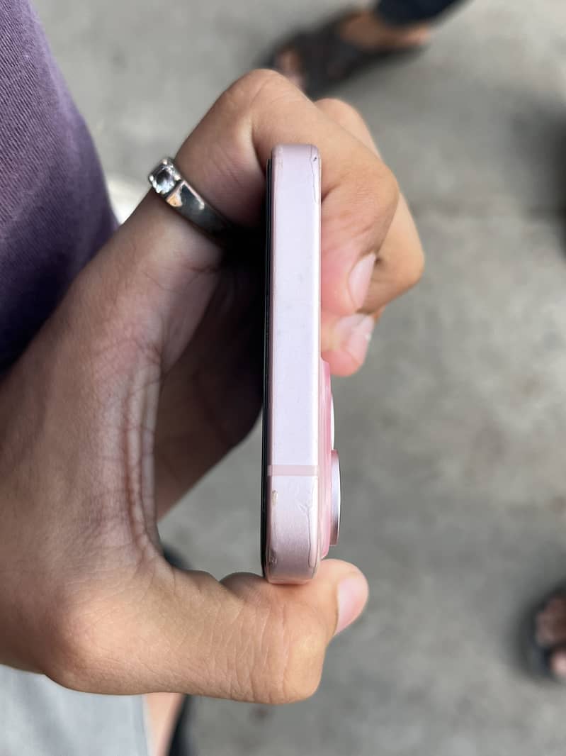 Apple iPhone 15 4