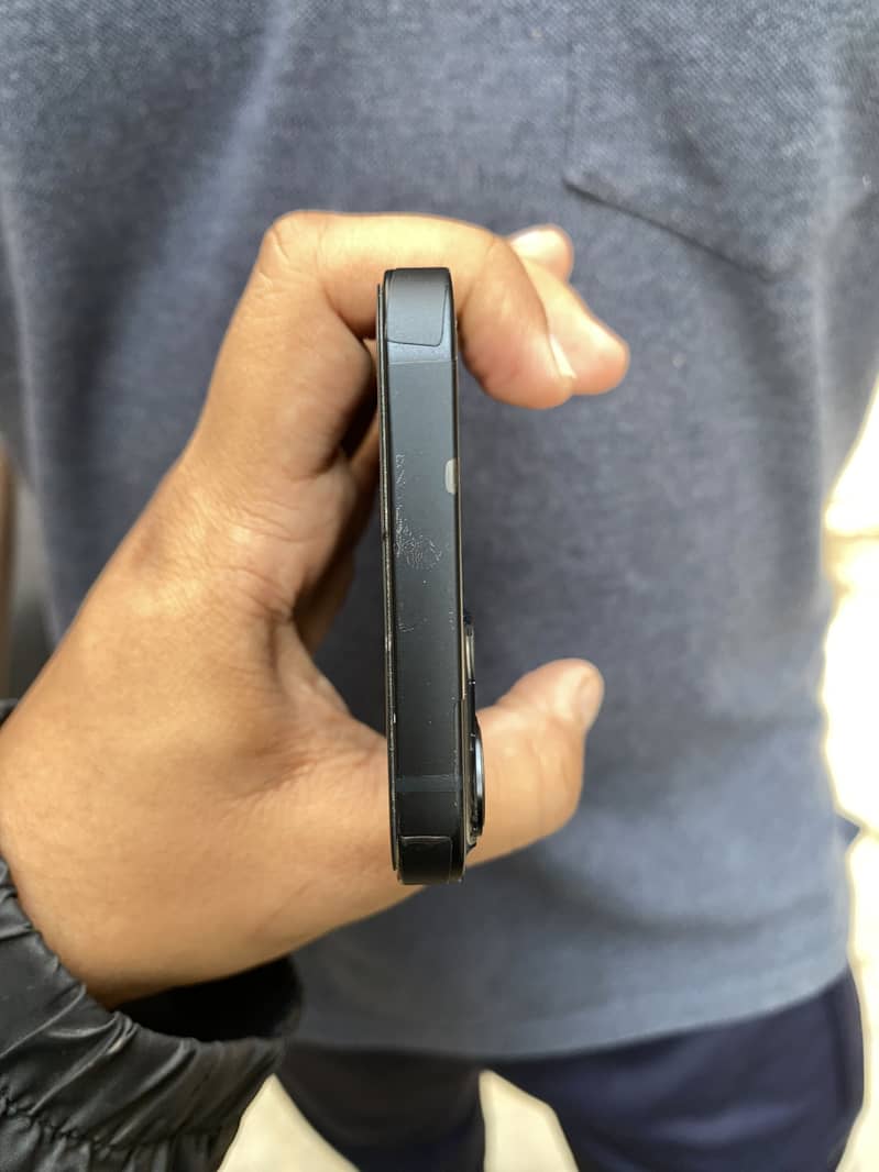 Apple iPhone 13 4