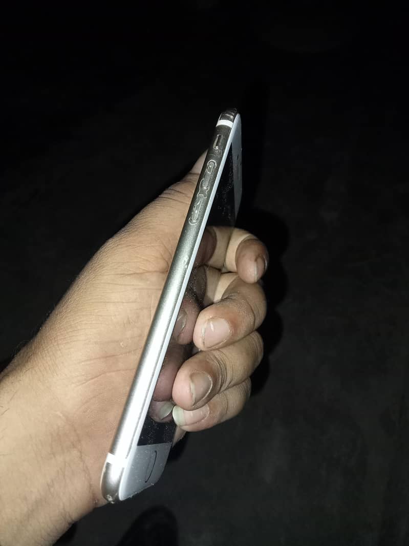 Apple iPhone 7 2