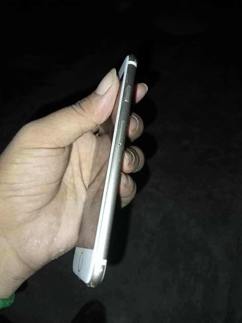 Apple iPhone 7 3